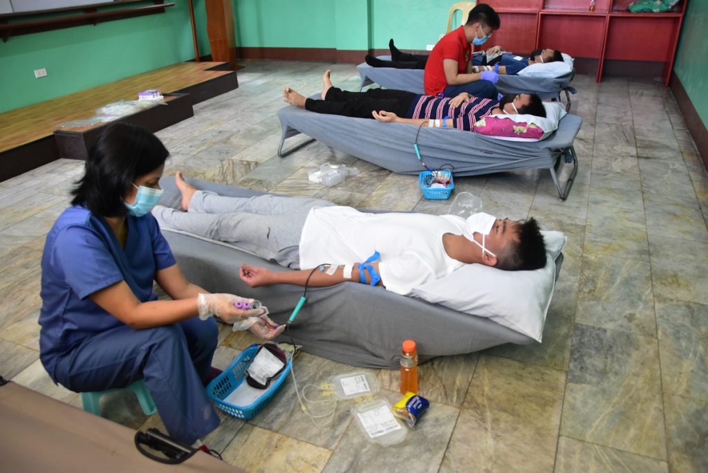 Roselyn Reyes (foremost) checks on a seminarian of Casiciaco who donates blood last June 17, 2020. 