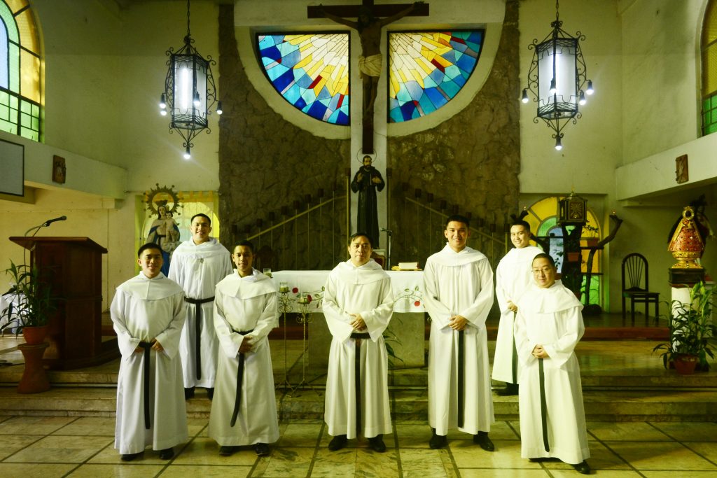 The six members of Batch Martyrs who enter </br> the Novitiate with the Novice Master, Fray Roland Cepe, OAR (center)