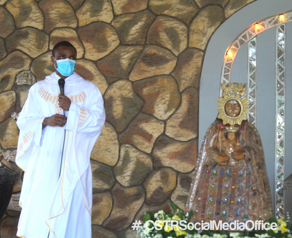 Fray Monday Benjamin Edobor, OAR, delivers his first homily </br> to the Thomasian community during  the Holy Mass in honor of Nuestra Senora de la Salud.