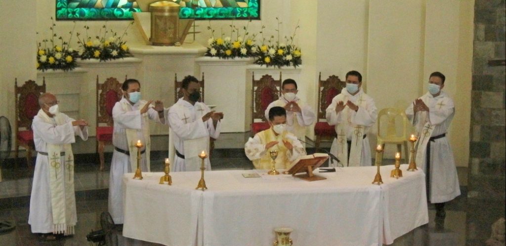 Two Orders, One Church. Rev. Fr. Aniceto Rodriguez, O.Carm., celebrates his Canta Misa </br> with the Recollect fathers at Sto. Tomas de Villanueva-Recoletos Chapel