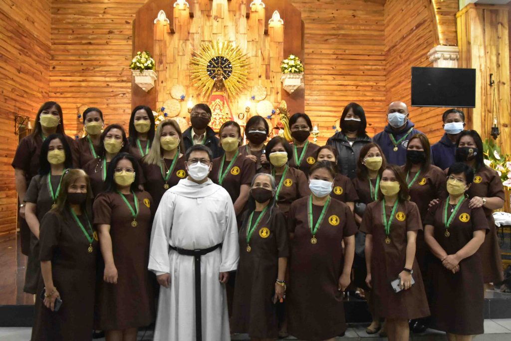 Devotees of Nuestra Señora del Pilar de Baguio with their Spiritual Director, Rev. Fr. Anthony P. Irineo, OAR.