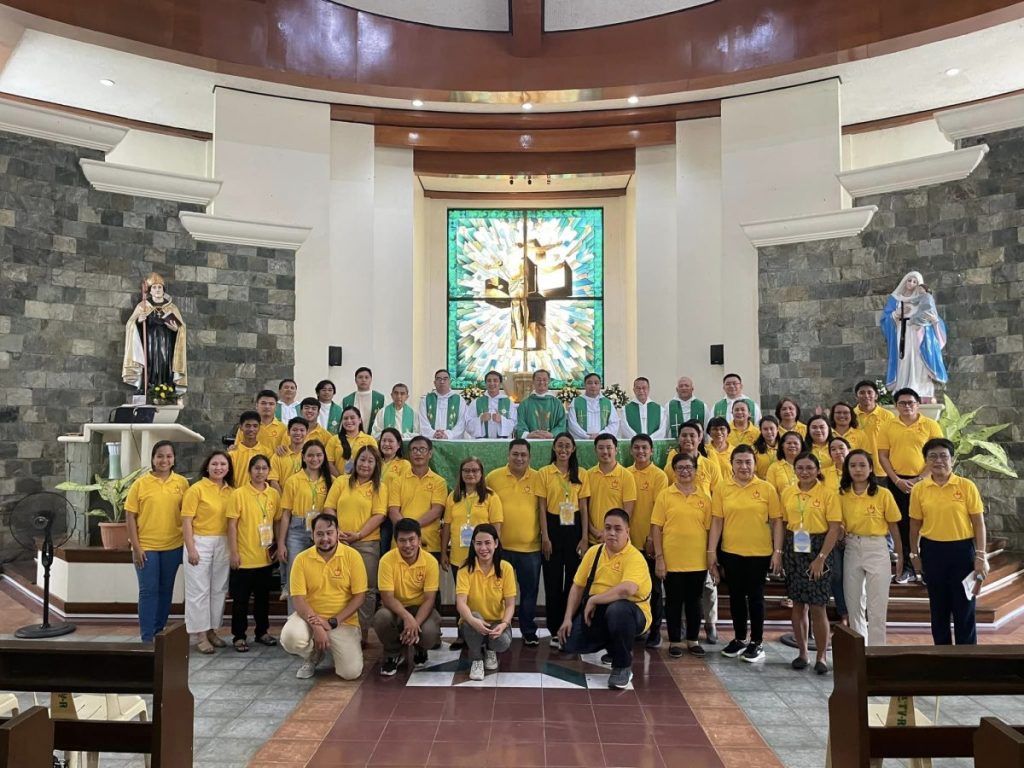 The Visayan LVCs. The participants of the 1st KABO-OAR Gathering of Lay Collaborators with the Augustinian Recollect Priests who were the speakers and facilitators of the event
